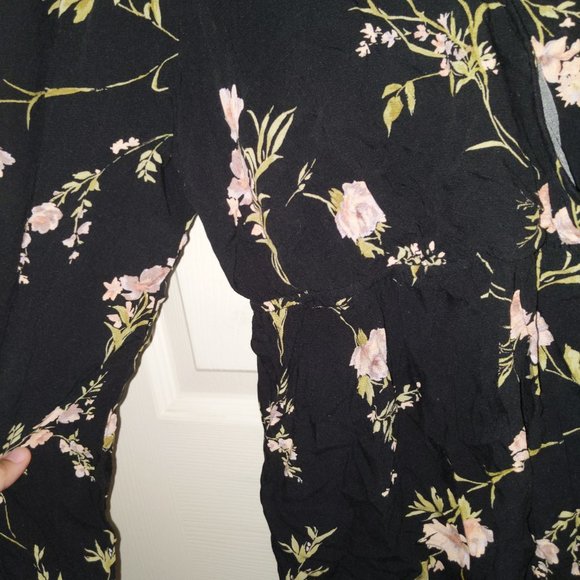 American Eagle pink flower black blouse - Picture 5 of 7